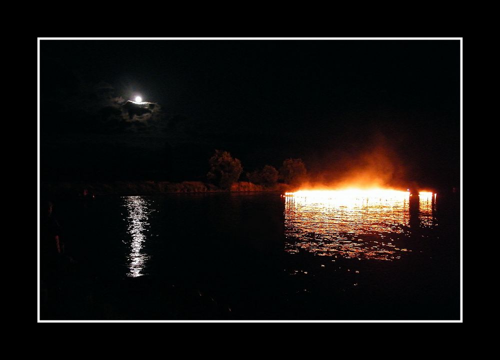 Fackelschwimmer auf der Weser