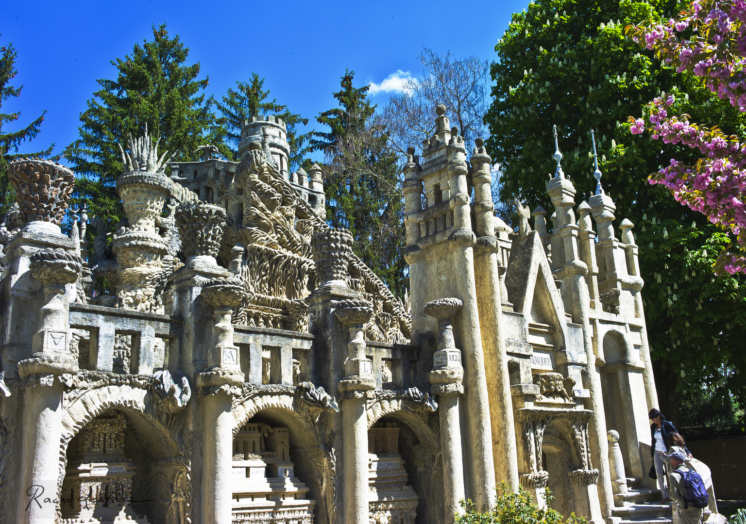 Facteur Cheval, façade Ouest du Palais Idéal