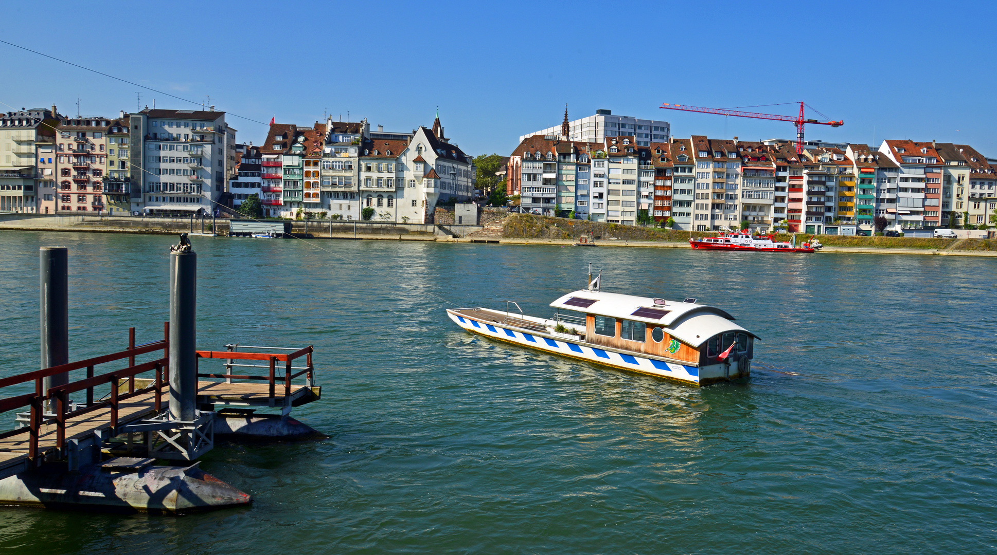 Fähre auf dem Rhein.