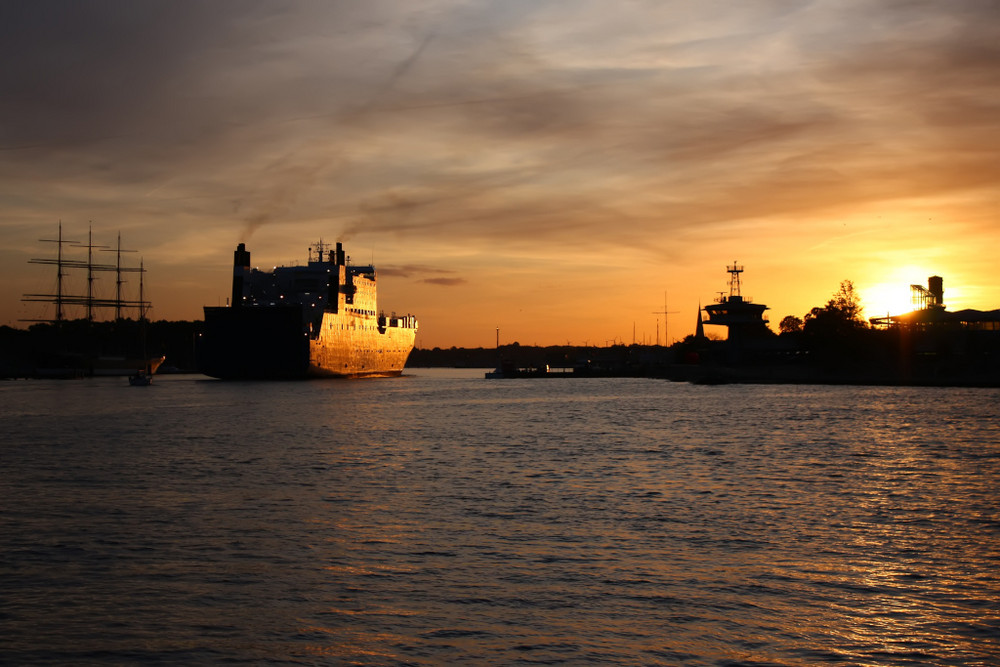 Fähre bei der Einfahrt nach Travemünde