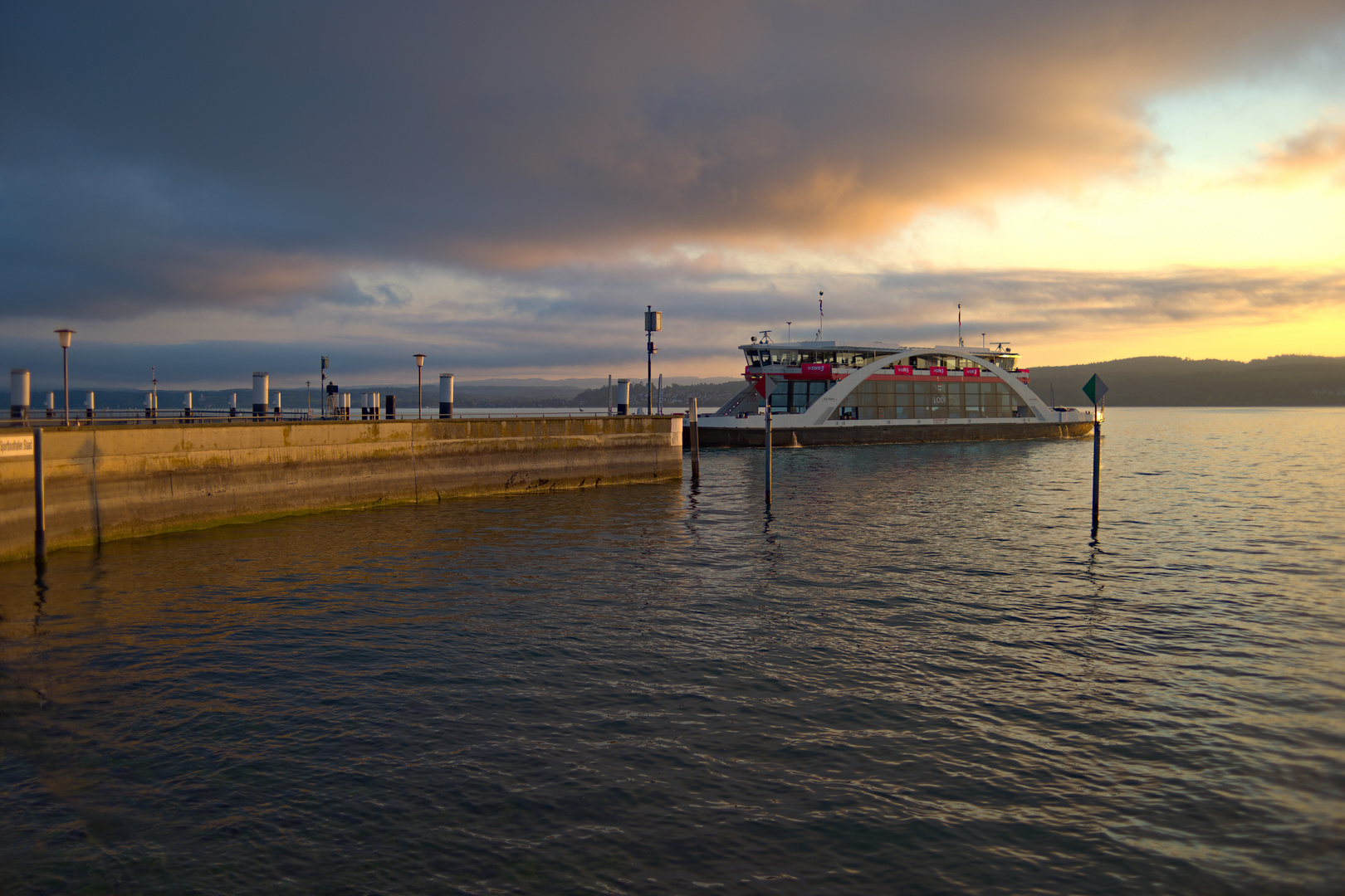 Fähre beim Anlegen in Konstanz/Staad