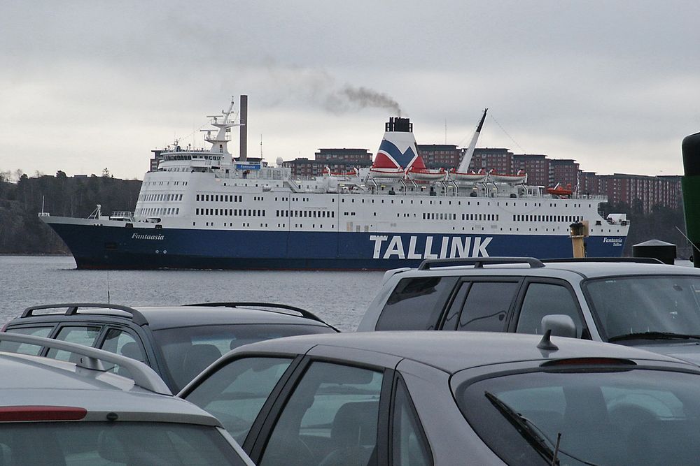 Fähre "Fantaasia" aus Talinn (Estland) läuft im Fährhafen von Stockholm ein