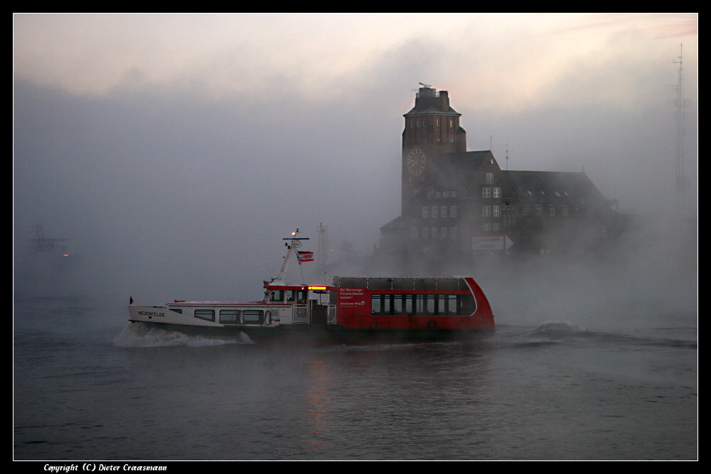 Fähre im Morgennebel - Ferry boat in the morning fog