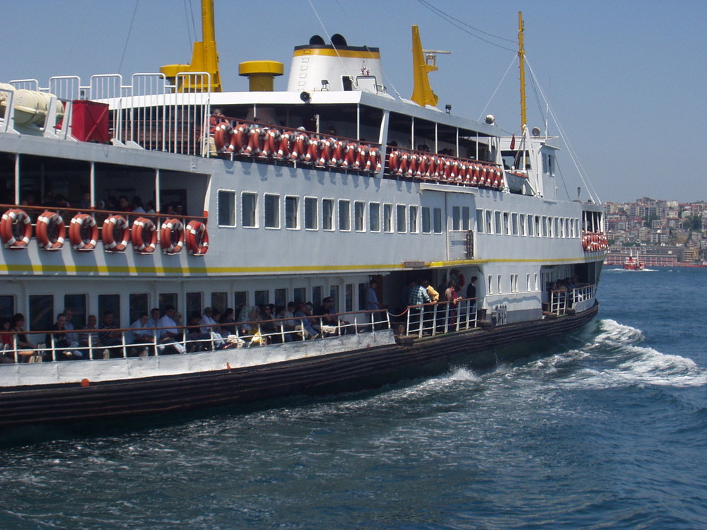 Fähre In Goldene Horn Istanbul