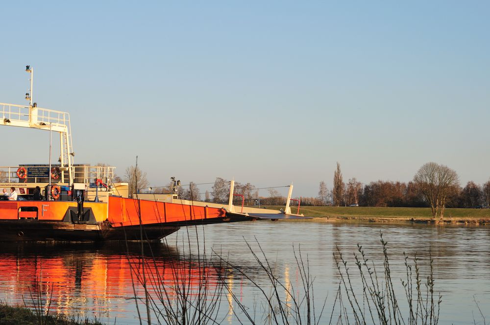 Fähre in Hamburg Zollenspieker