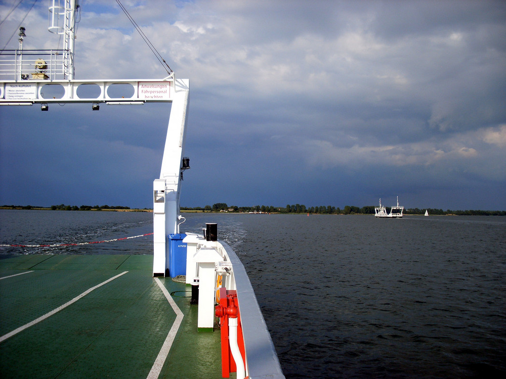 Fähre und raus aus dem Unwetter