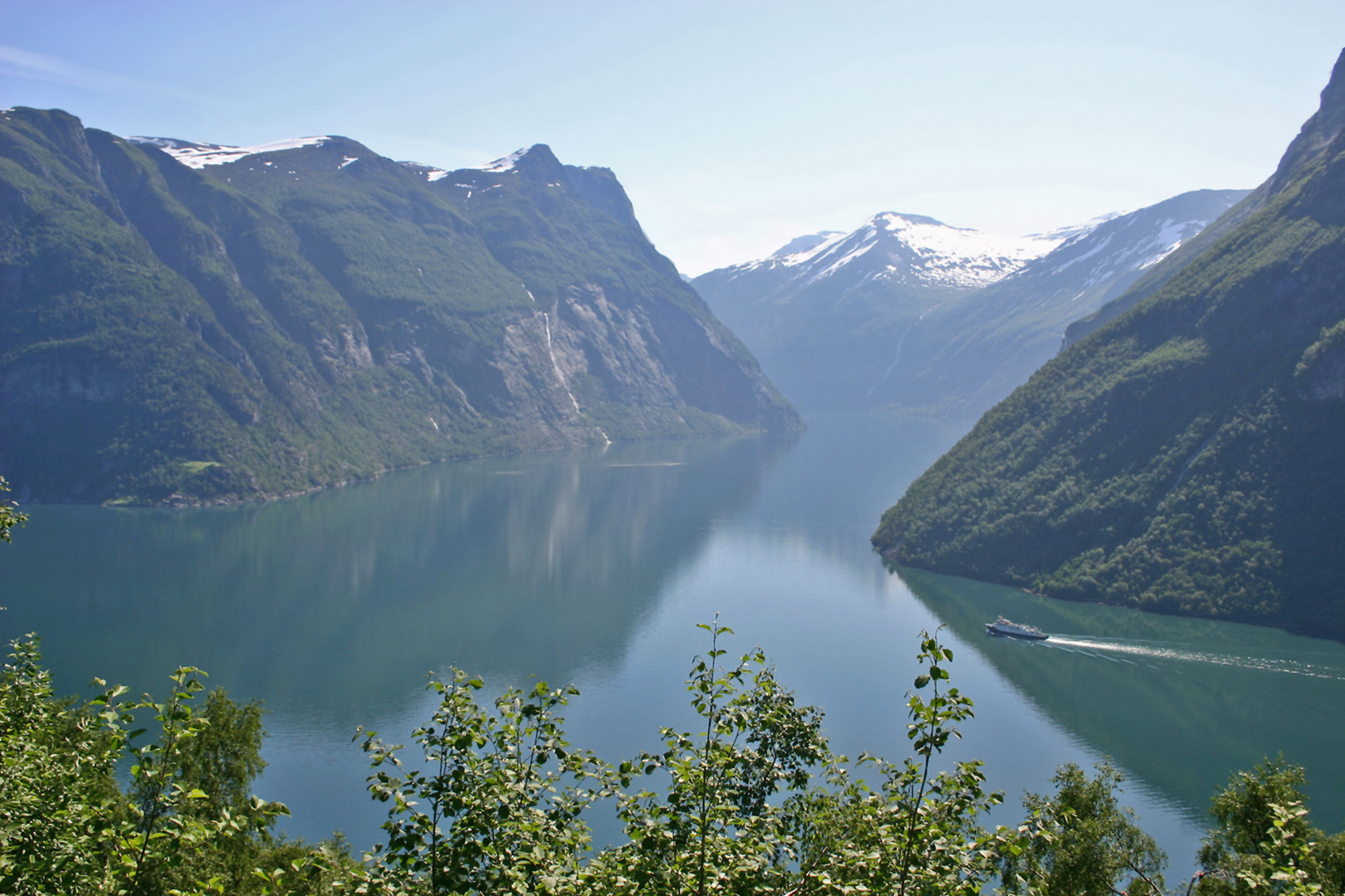 Fähre von Hellesylt nach Geiranger am 11. Juni 2007.