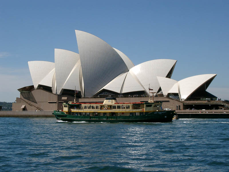 Fähre vor der Sydney Opera