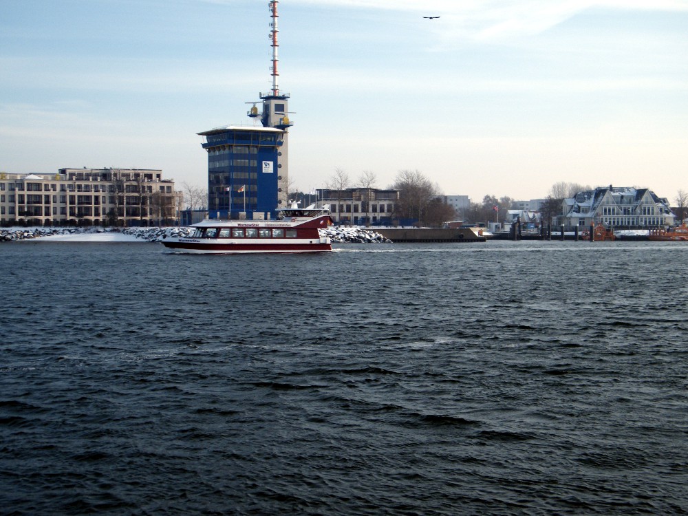 Faehre Warnowstar im Hafen