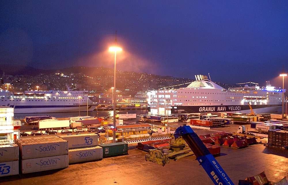 Fährhafen in Genua