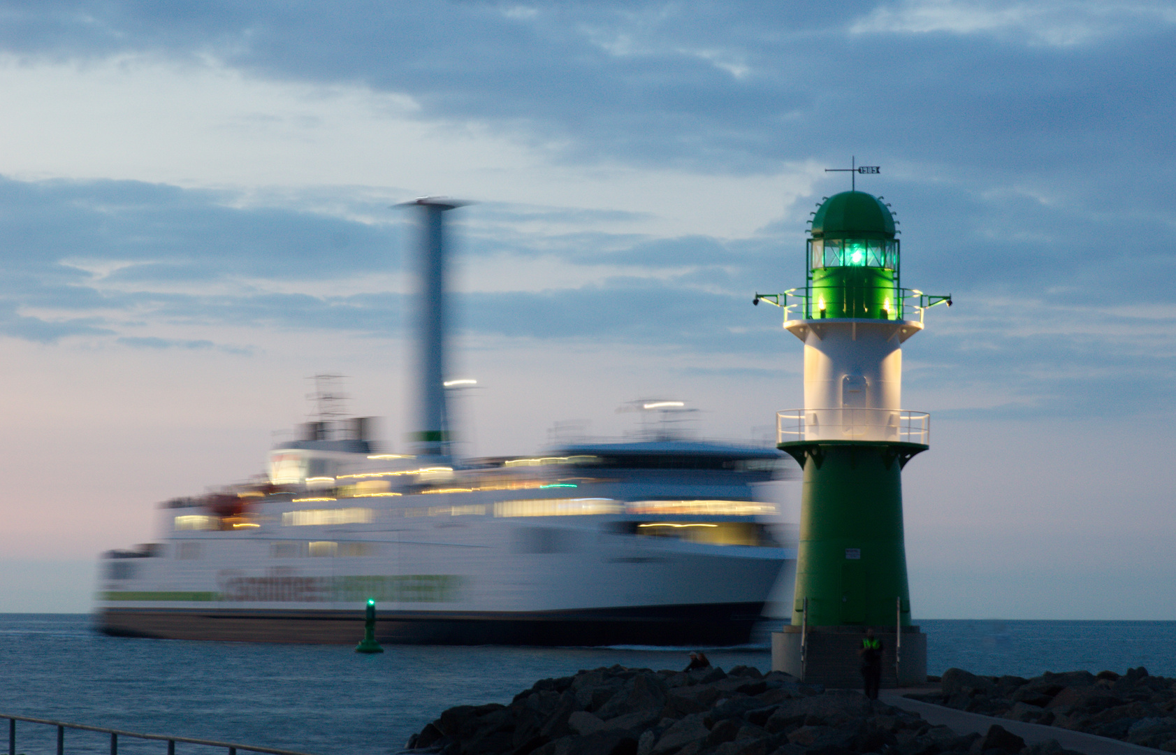 Fährschiff Copenhagen in der Abenddämmerung