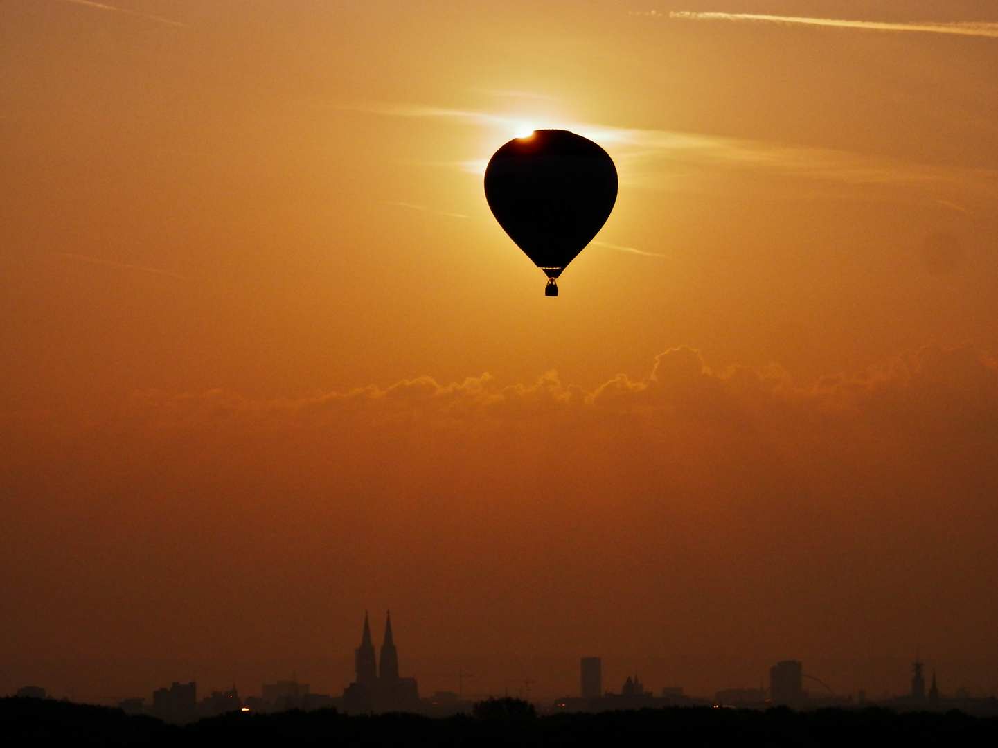 Fährt ein Ballon in den Sonnenaufgang...