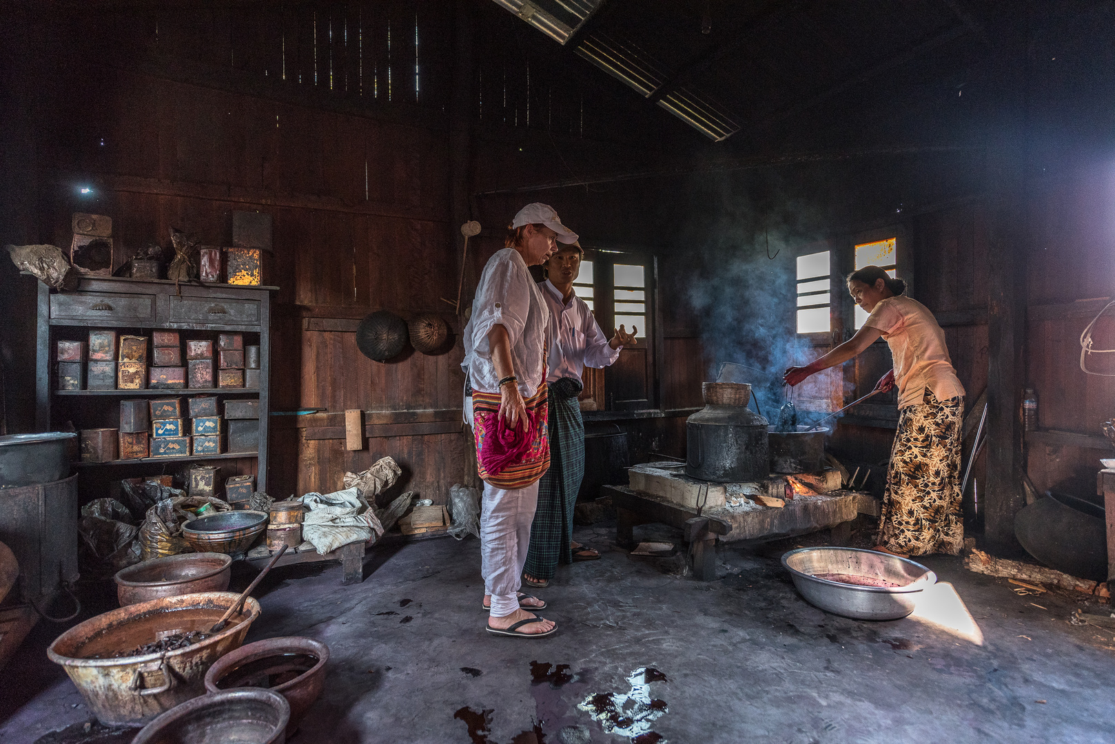 Färberei gleich bei einer Seidenweberei am Inle Lake