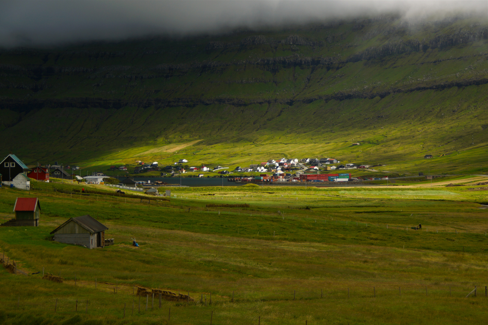 Färöer, Lichtblick am Kollafjördur