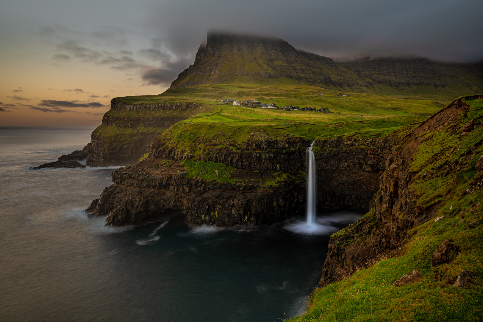 Färöer Múlafossur Wasserfall