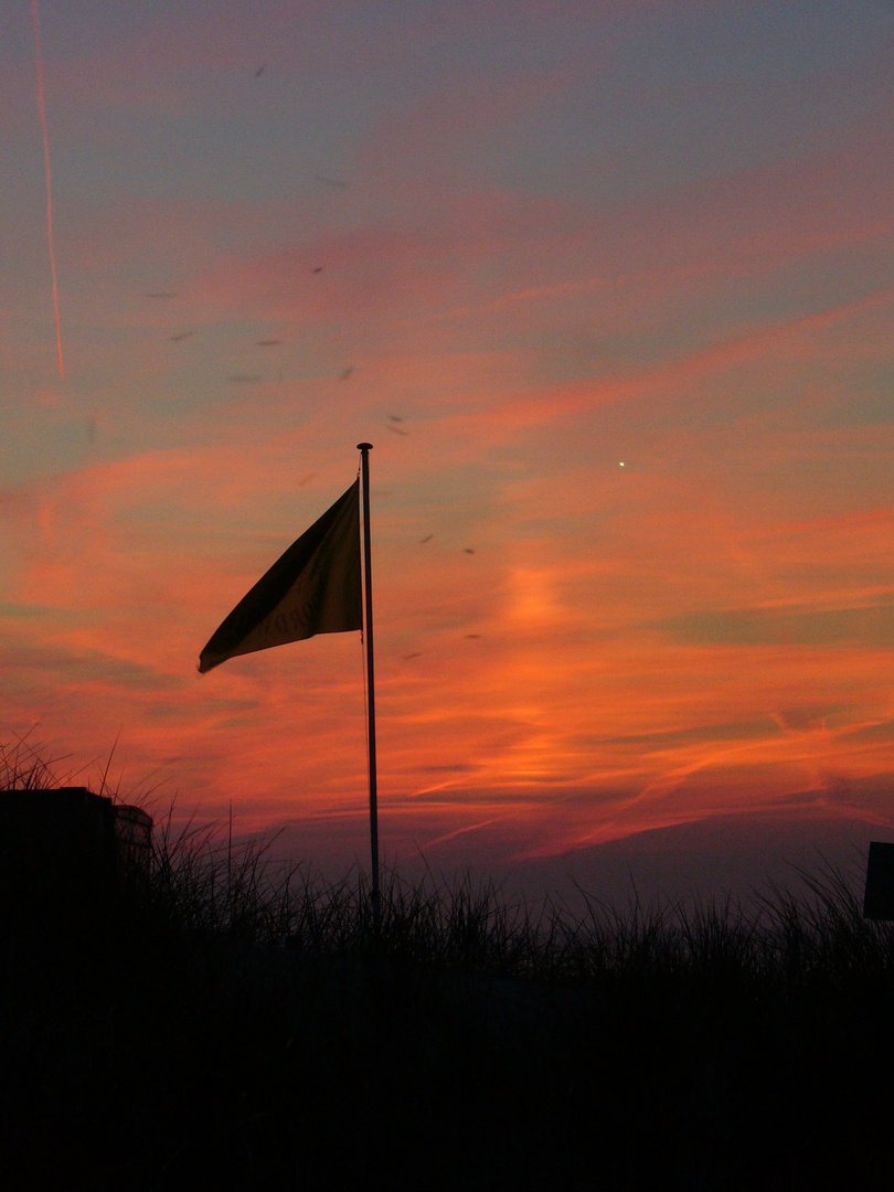 Fahne im Sonnenuntergang