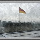 Fahne Reichstag bei Regen