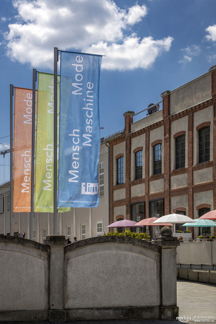 Fahnen am Textilmuseum