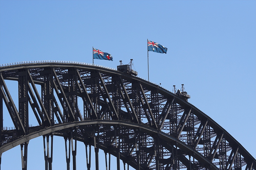 Fahnen auf der Harbour Bridge