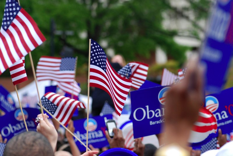 Fahnenmeer bei der Rally von Barack Obama in Atlanta