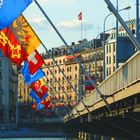 Fahnenschmuck in Genf an der Mont-Blanc-Brücke