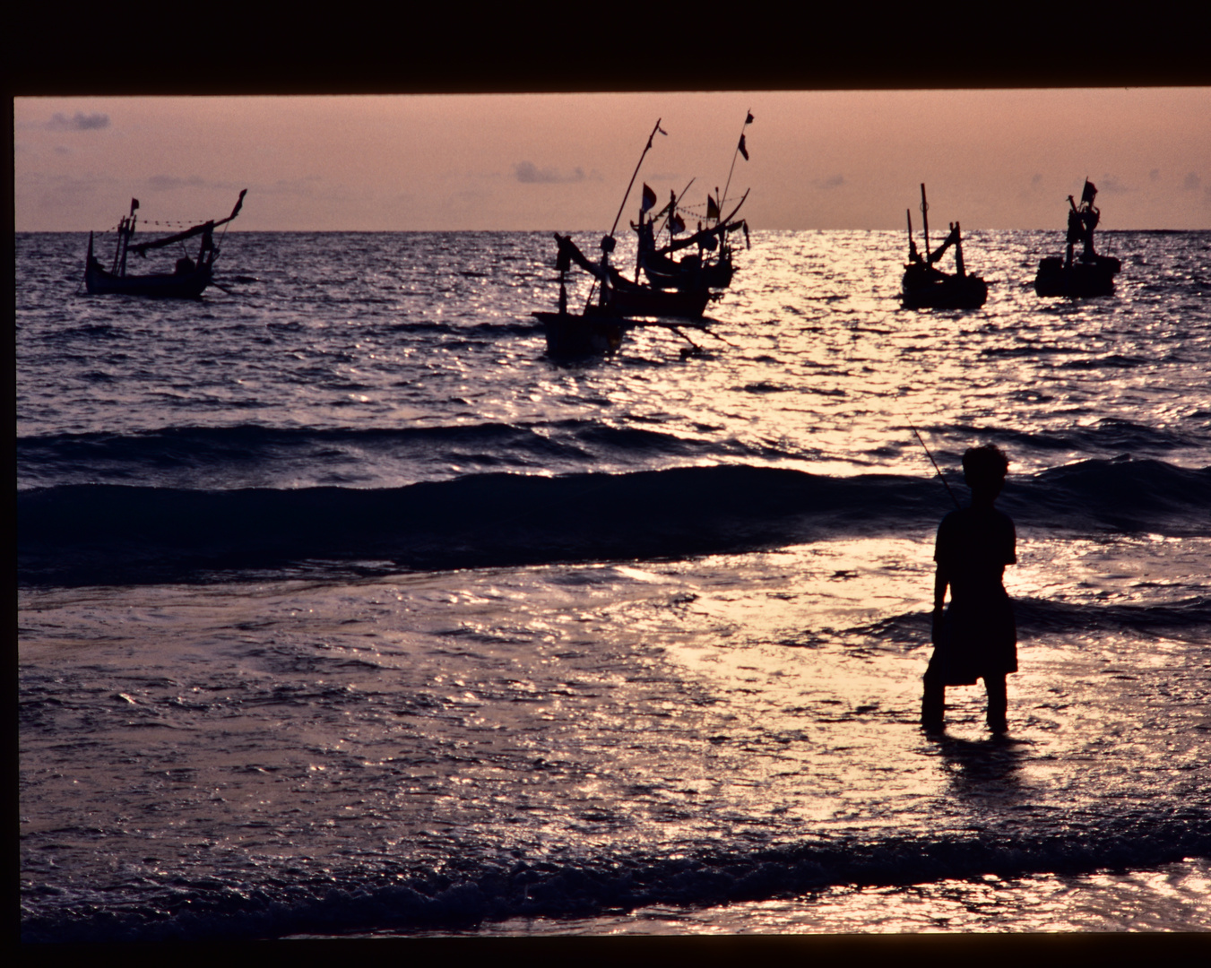 ... Fahren aufs Meer hinaus.. Bali.  .DSC_7368