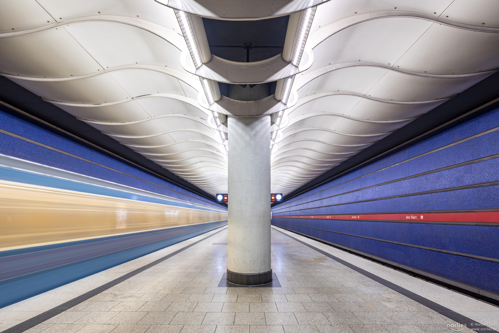 Fahrende U-Bahn Am Hart