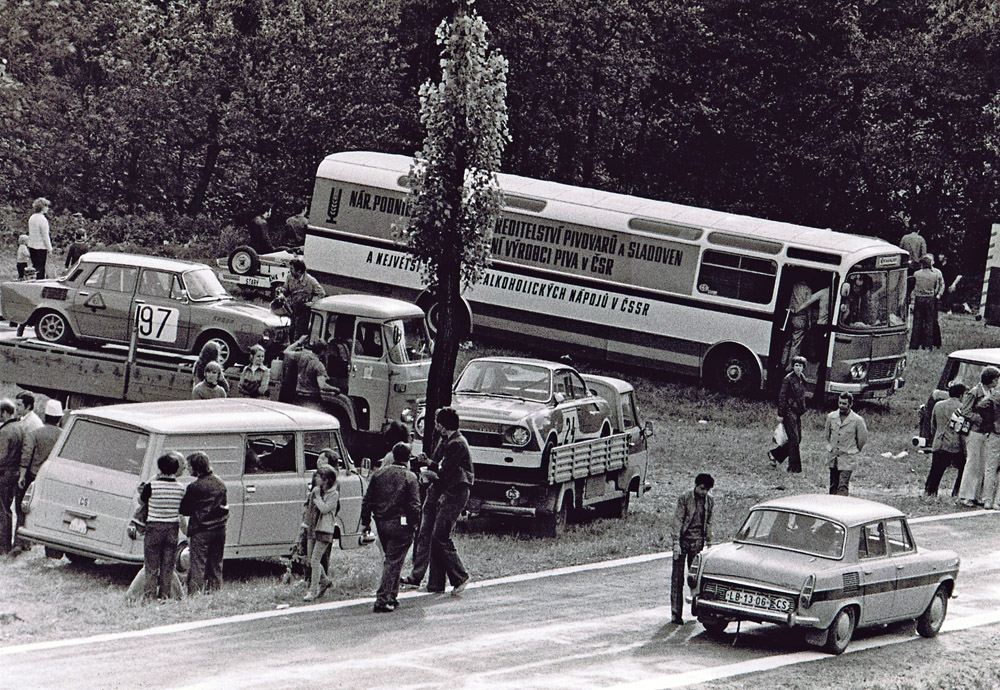 Fahrerlager nach dem Bergrennen - Semily 1975 # 1 ...