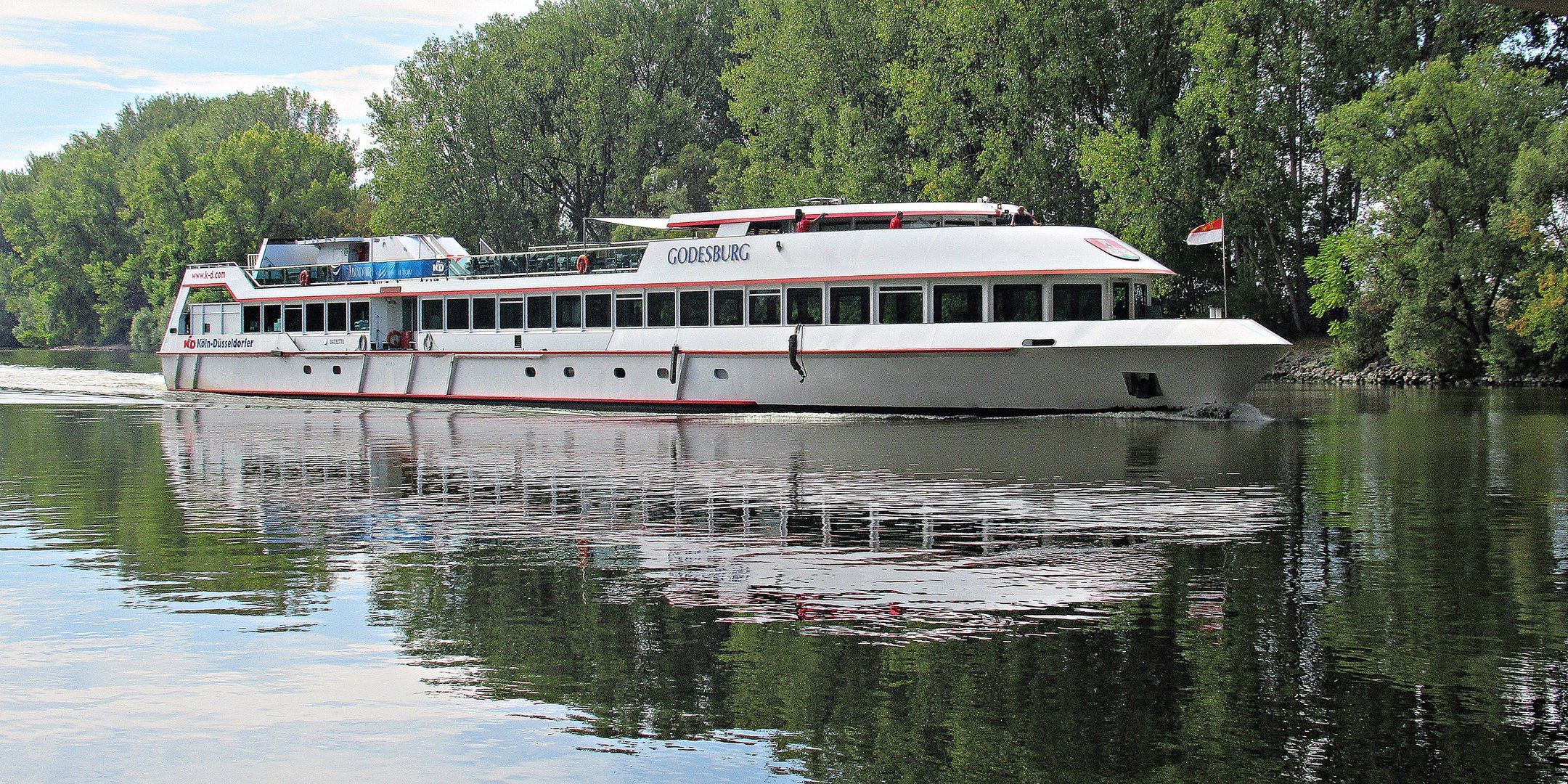 Fahrgastschiff GODESBURG auf dem Main