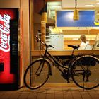 Fahrrad am Cola-Automaten