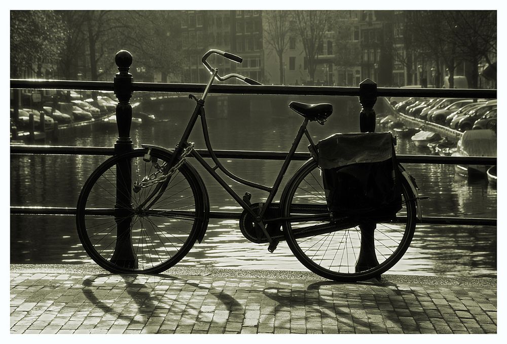 Fahrrad auf Brücke