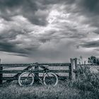 Fahrrad im nahenden Regen