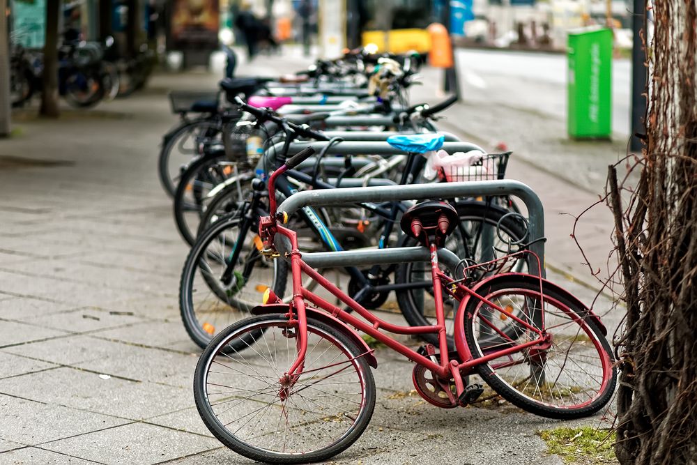 ... Fahrrad in Rot ...