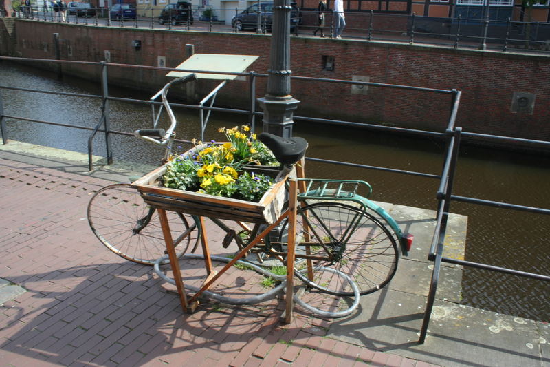 Fahrrad mit Blumenkasten