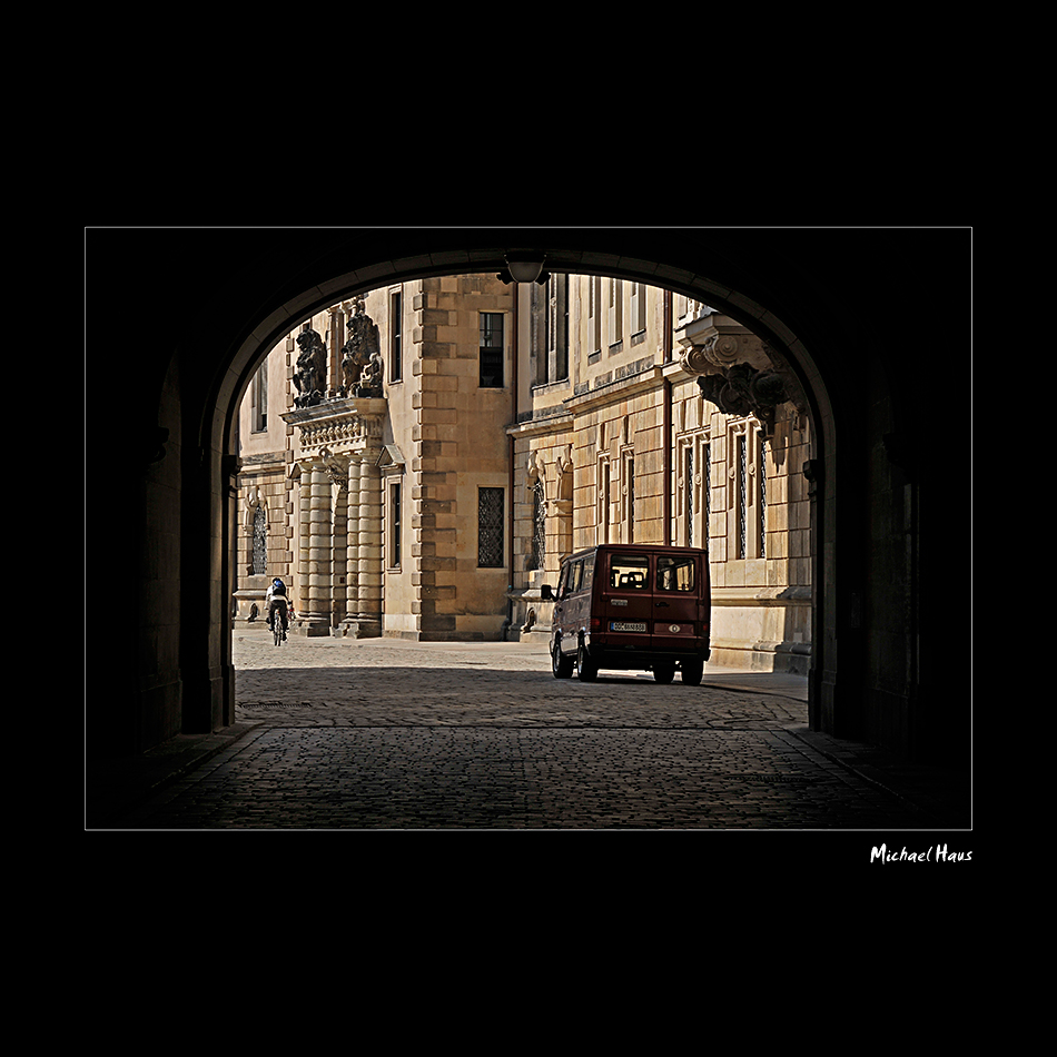 Fahrrad oder Auto, Durchblick in Dresden...