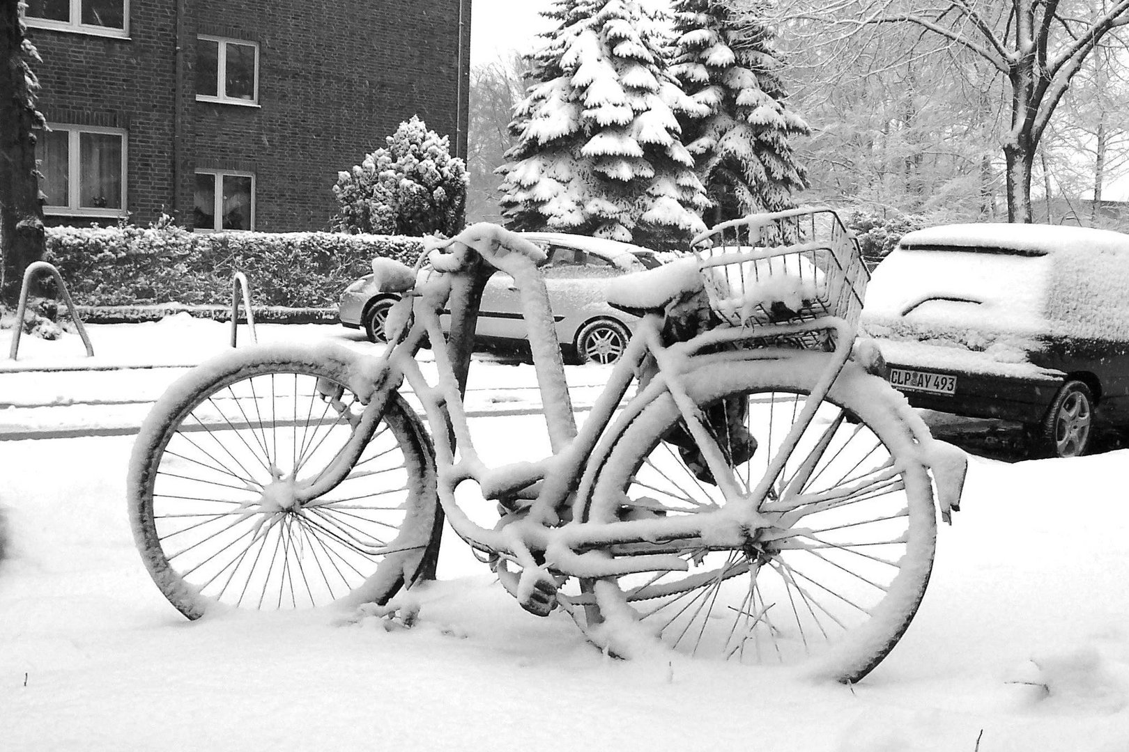 Fahrrad verschneit