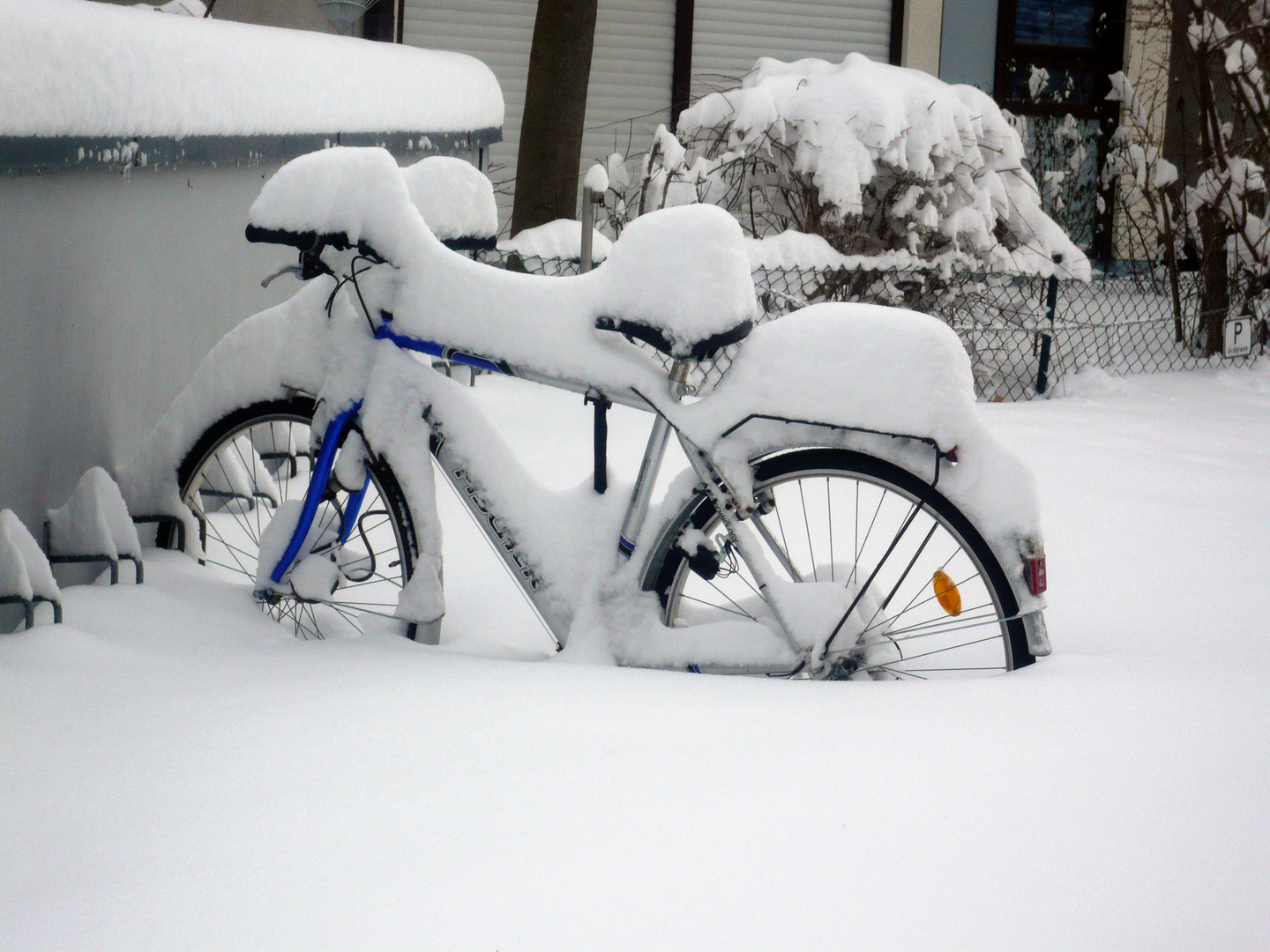 Fahrrad verschneit