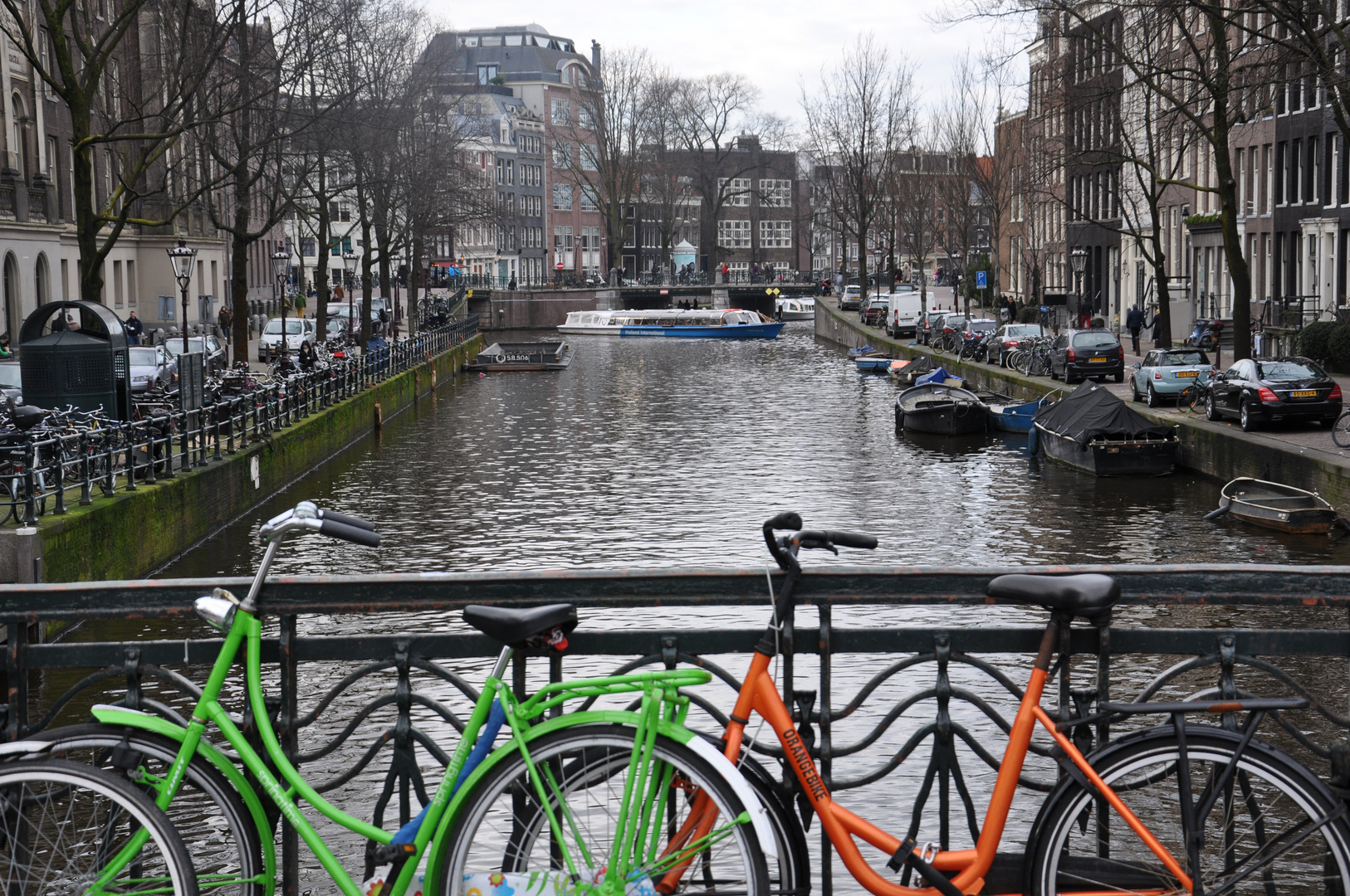 Fahrrad vor Gracht