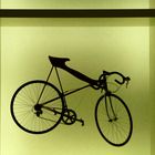 Fahrradkunst im Regal