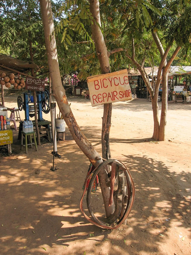 Fahrradreparaturwerkstatt in Bagan/Myanmar