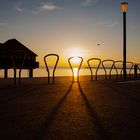 Fahrradständer im Sonnenaufgang