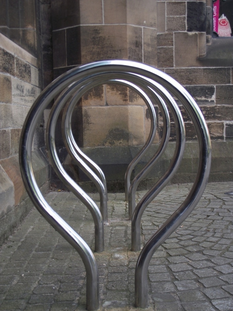 Fahrradständer vor der Uni in Glasgow