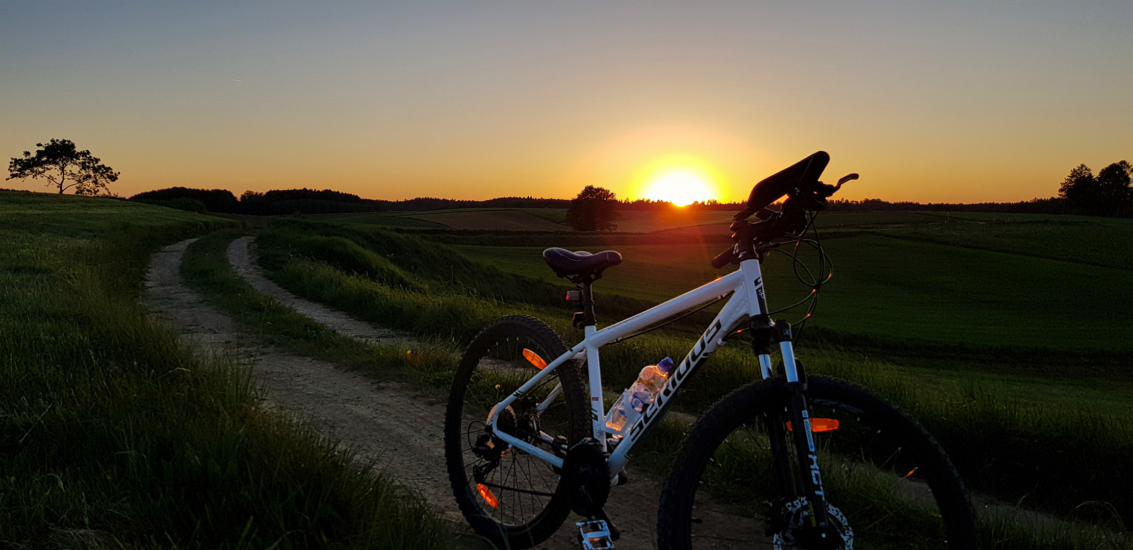 Fahrradtour in den Sonnenuntergang