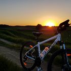 Fahrradtour in den Sonnenuntergang