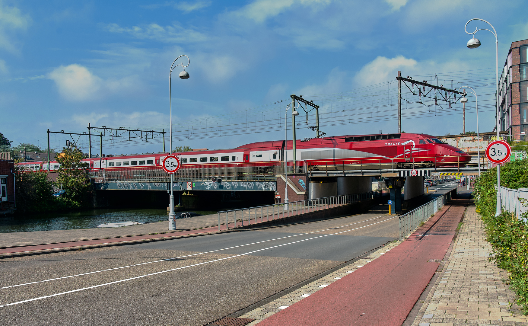 Fahrradwege und guter öffentlicher Verkehr,