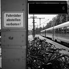 Fahrräder abstellen verboten!