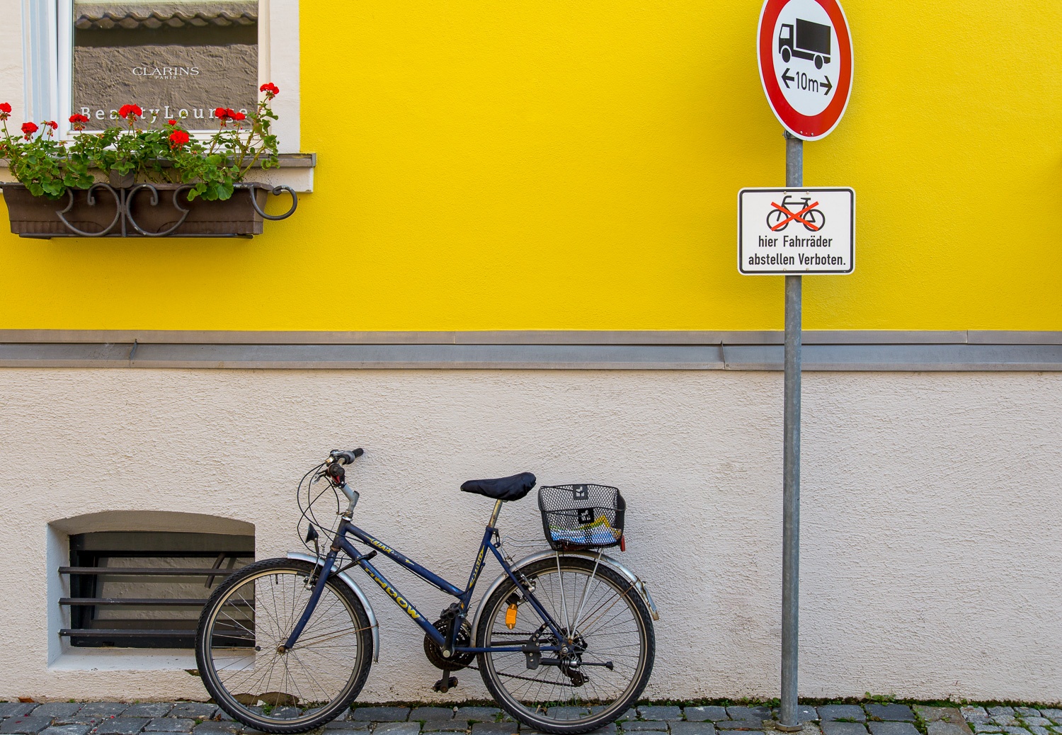 Fahrräder abstellen Verboten...