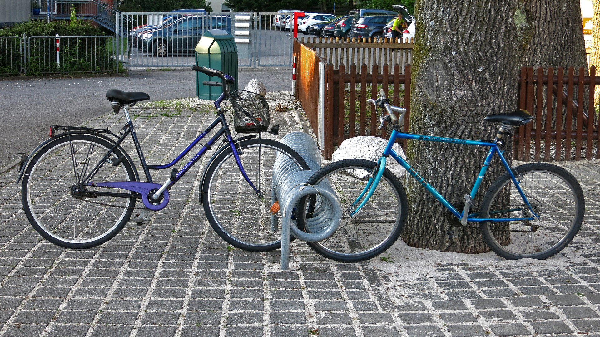 Fahrräder genau beim Plausch erwischt!