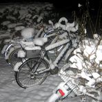 Fahrräder im Schnee