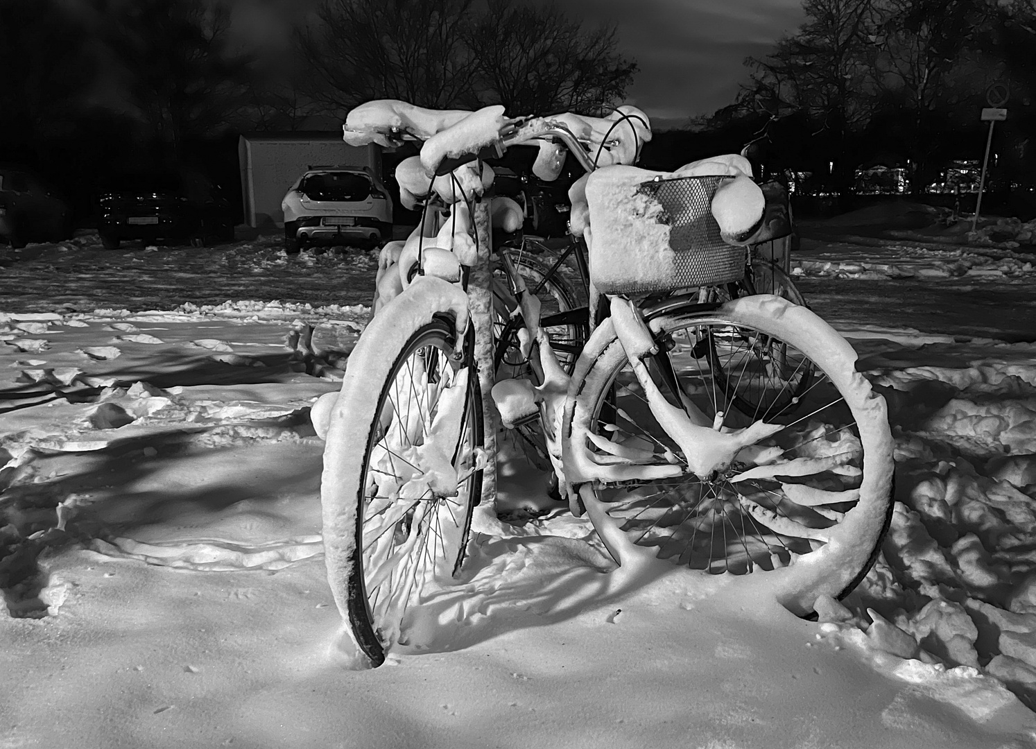 Fahrräder im Schnee